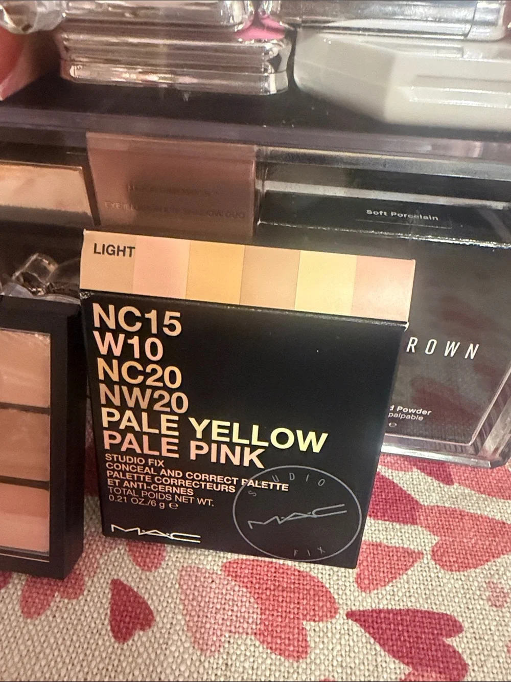 MAC Cosmetics Conceal & Correct Palette — Pale Yellow & Pale Pink